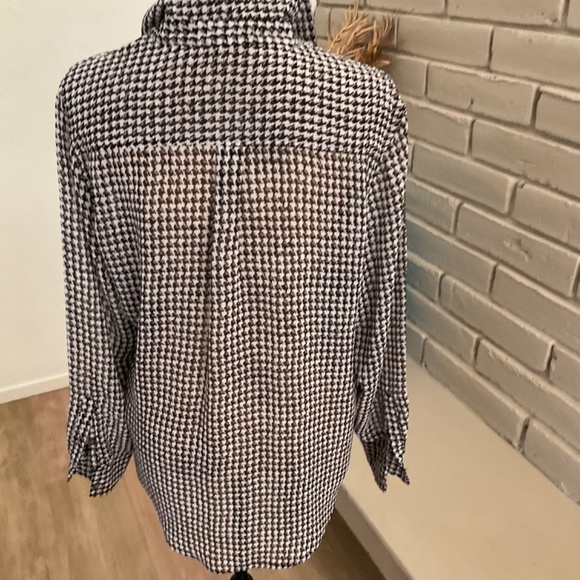 Vince Camuto Sheer Houndstooth Blouse medium button down career black neutral M - Picture 4 of 12